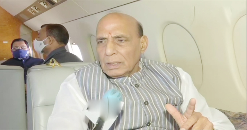 प. बंगाल पहुंचे राजनाथ सिंह, कहा- हताशा में चोट के लिए BJP को लांछित कर रहीं ममता प. बंगाल पहुंचे राजनाथ सिंह, कहा- हताशा में चोट के लिए BJP को लांछित कर रहीं ममता